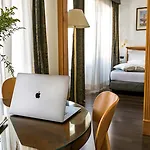 Diplomatic Hotell