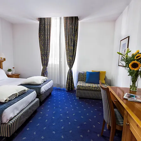 디플로마틱 호텔