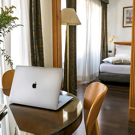 الدبلوماسي فندق