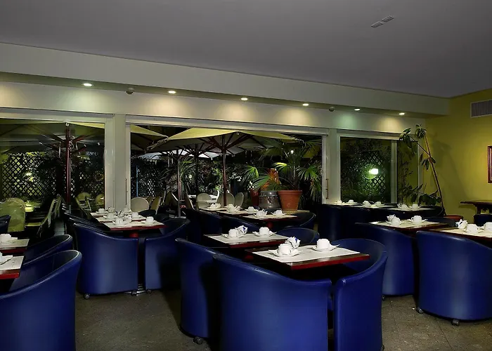 الدبلوماسي